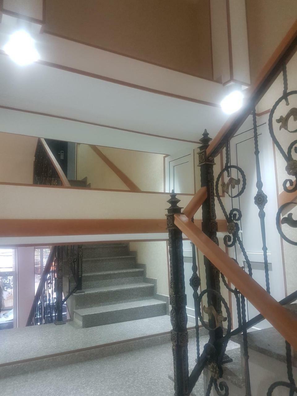 Hotel LEADER Tbilisi Buitenkant foto