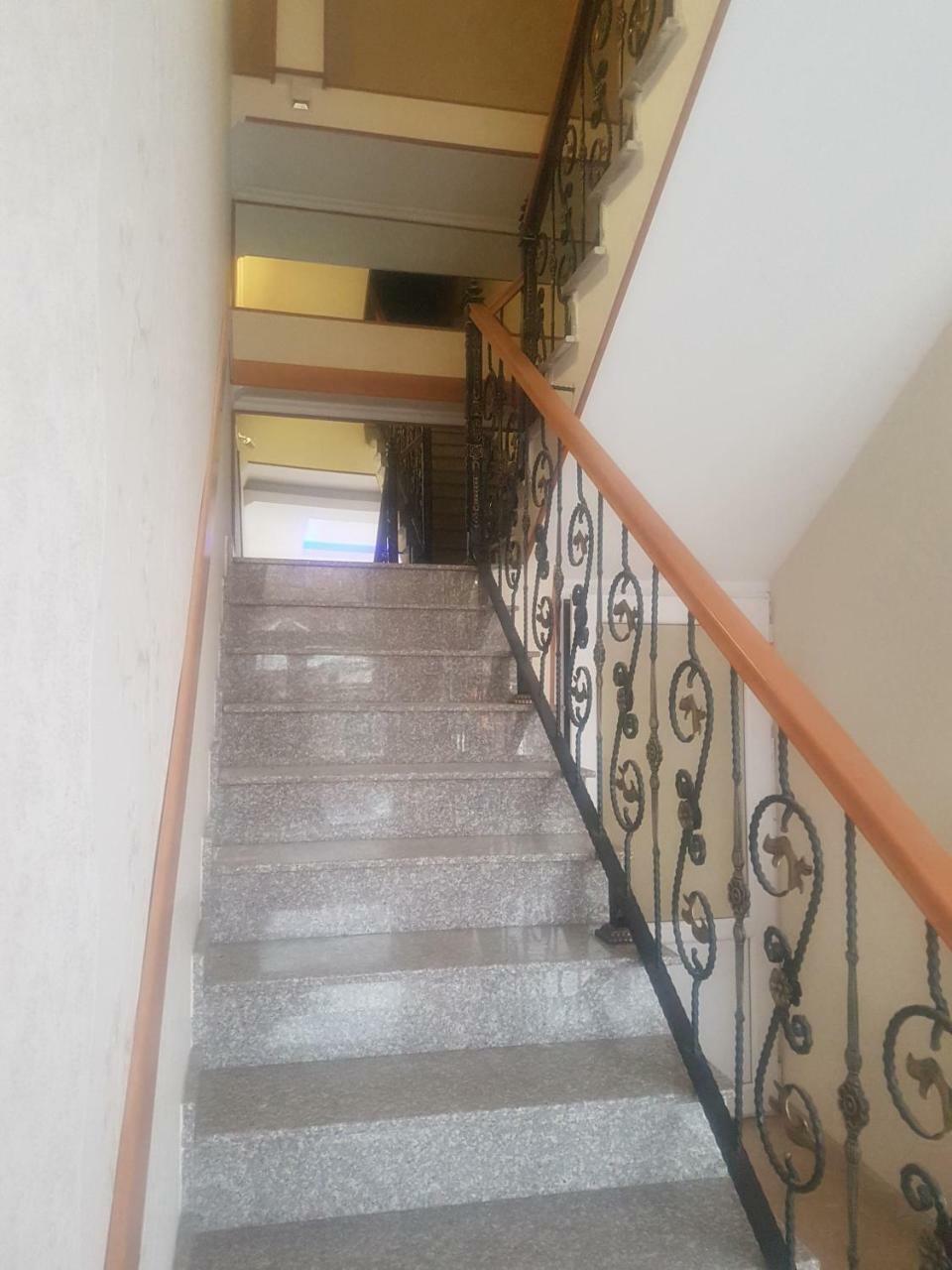 Hotel LEADER Tbilisi Buitenkant foto