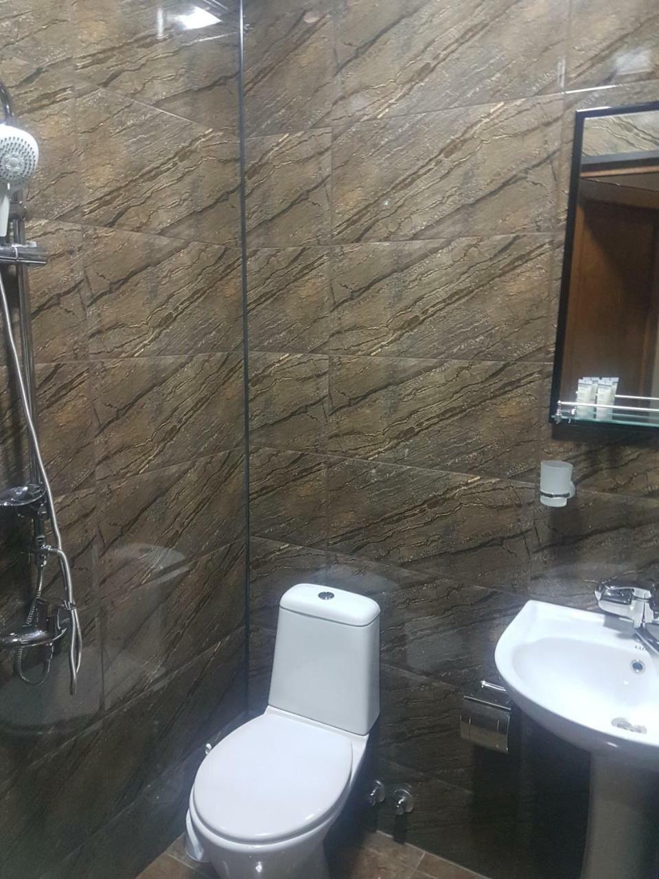 Hotel LEADER Tbilisi Buitenkant foto